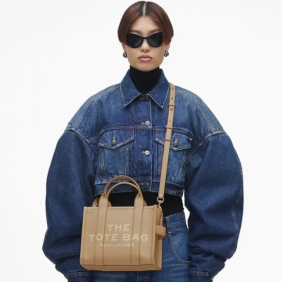 MARC JACOBS The Leather Small Tote Bag in Camel - Picture 8 of 9